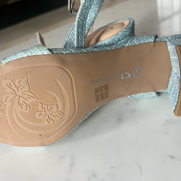 CL sandals, never worn - Picture 4 of 5